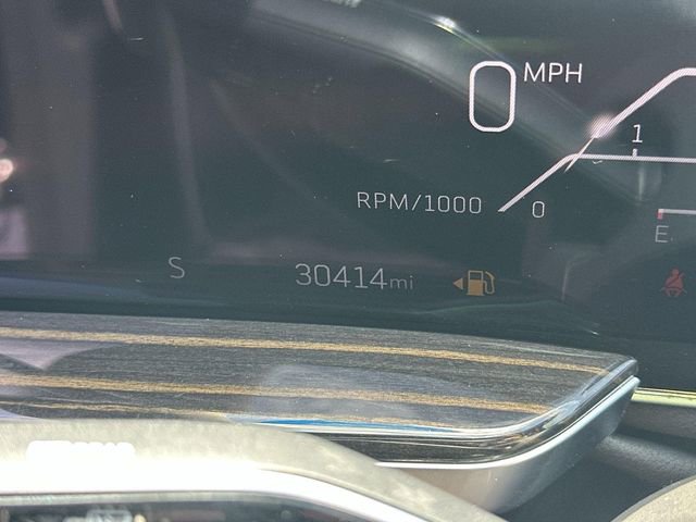 Used 2025 Cadillac Escalade ESV Premium Luxury AWD/4WD image 11