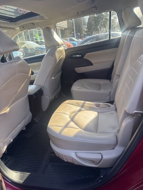 Used 2021 Toyota Highlander XLE FWD image 38