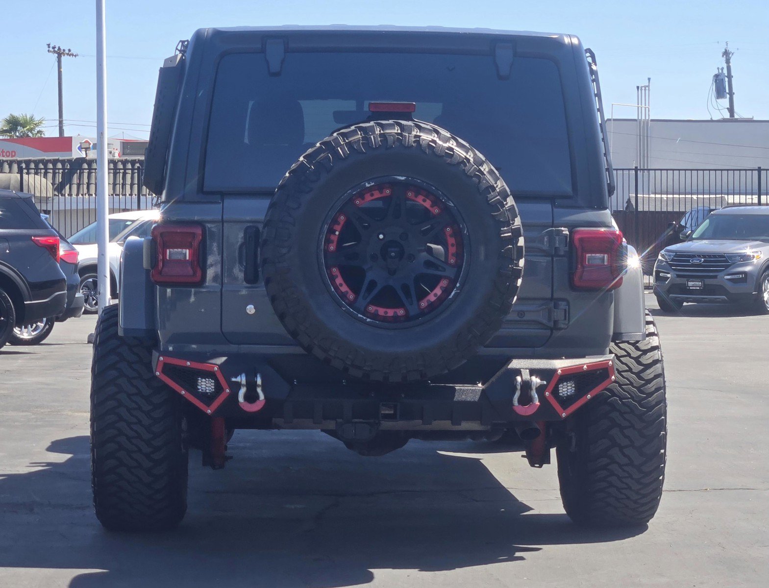 Used 2018 Jeep Wrangler Unlimited Rubicon w/ Dual Top Group AWD/4WD image 4