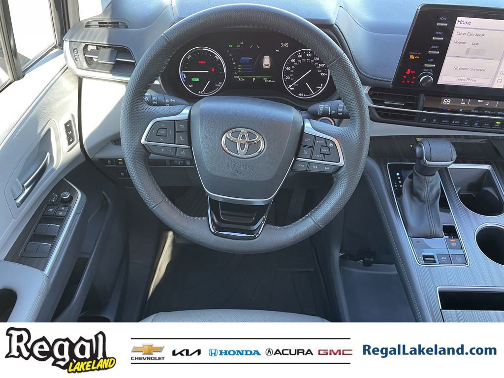 Used 2023 Toyota Sienna Limited image 14