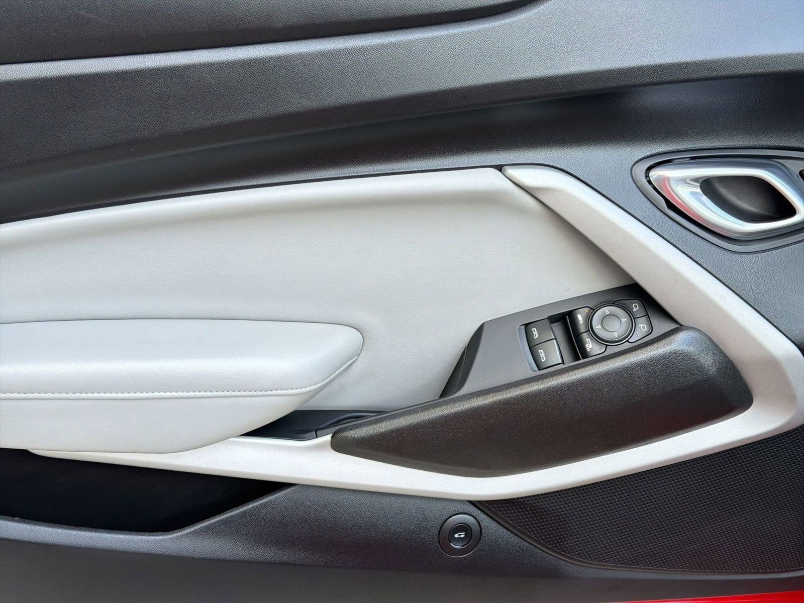 Used 2020 Chevrolet Camaro LT image 13