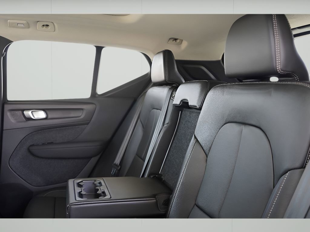 New 2026 Volvo XC40 B5 Core w/ Protection Package image 20