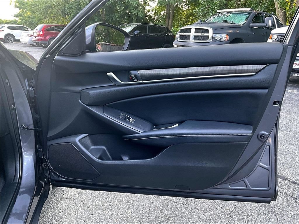 Used 2018 Honda Accord Sport image 12