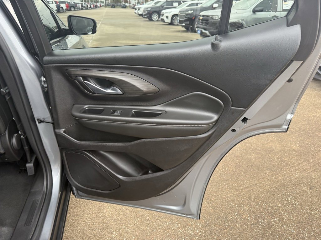 Used 2024 GMC Terrain SLT image 40