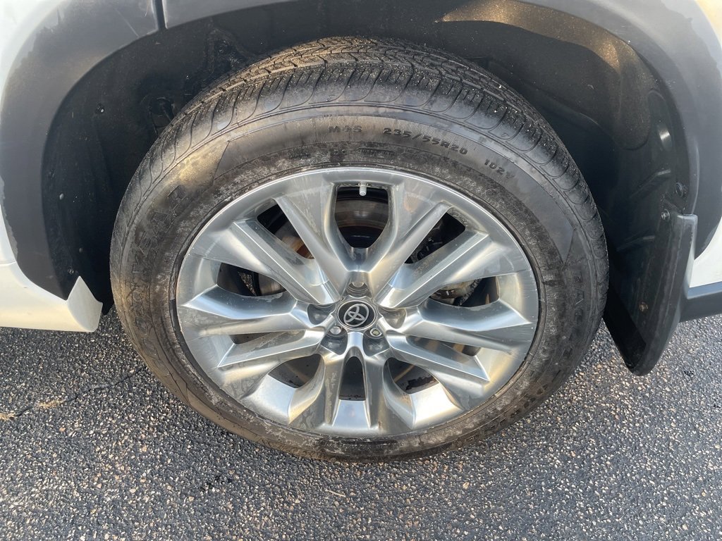 Used 2023 Toyota Highlander Limited image 4