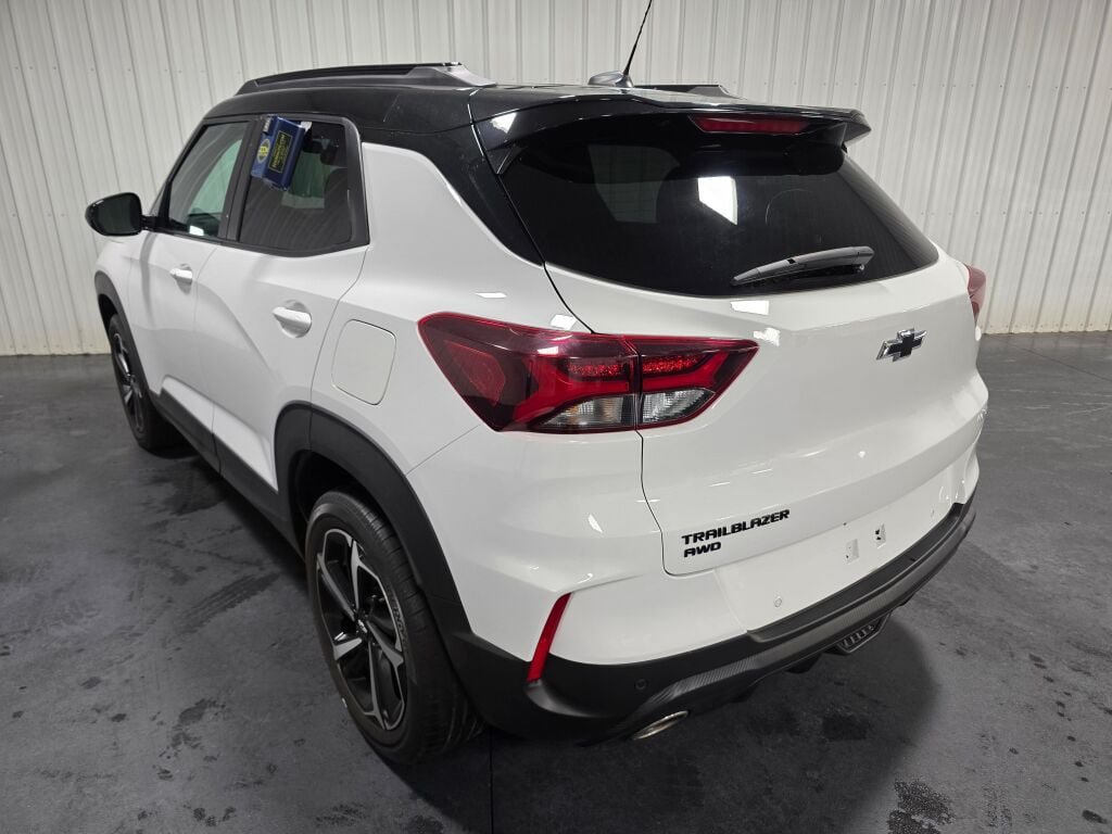Used 2023 Chevrolet TrailBlazer RS w/ Sun and Liftgate Package AWD/4WD image 3