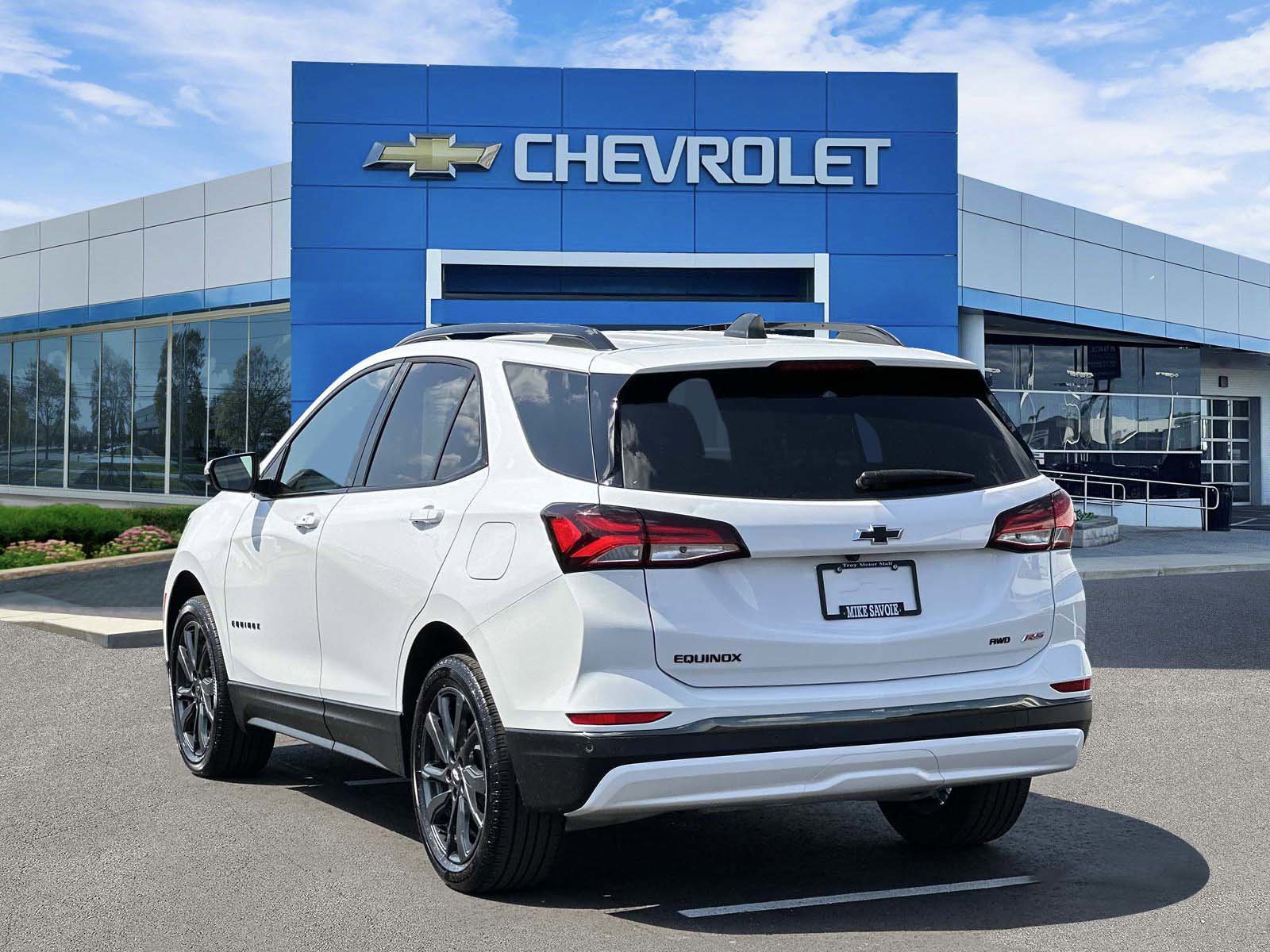 Certified 2023 Chevrolet Equinox RS w/ RS Leather Package AWD/4WD image 3