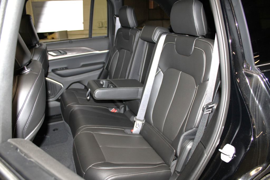 New 2025 Jeep Grand Cherokee Limited w/ Luxury Tech Group II image 29