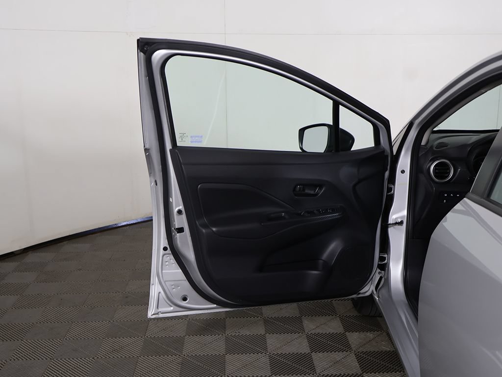 Used 2025 Nissan Versa S FWD image 15
