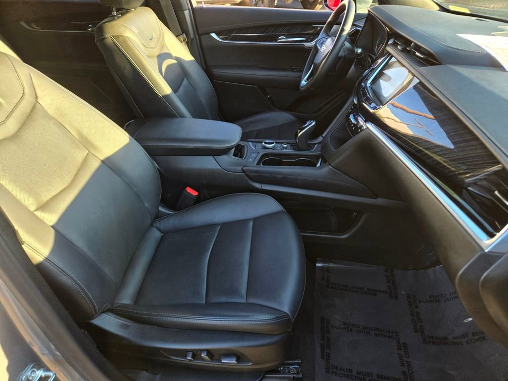 Used 2025 Cadillac XT6 Premium Luxury image 15