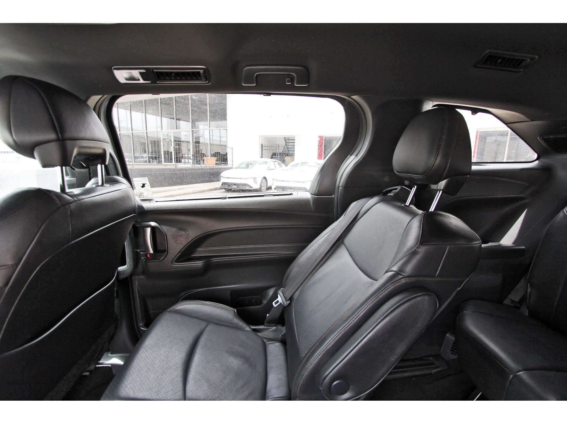 Used 2025 Toyota Sienna Limited AWD/4WD image 13