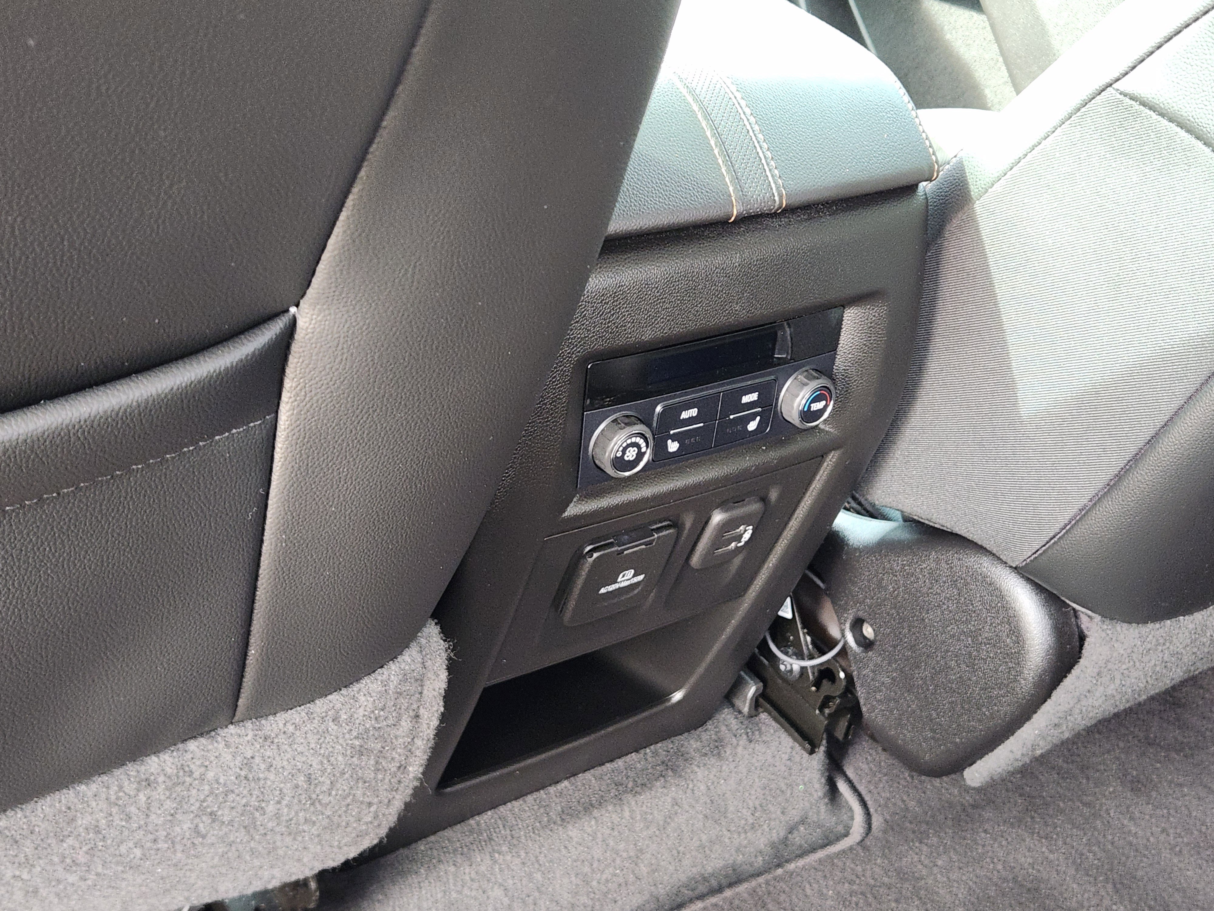 Used 2019 Chevrolet Traverse Premier w/ Driver Confidence II Package image 40