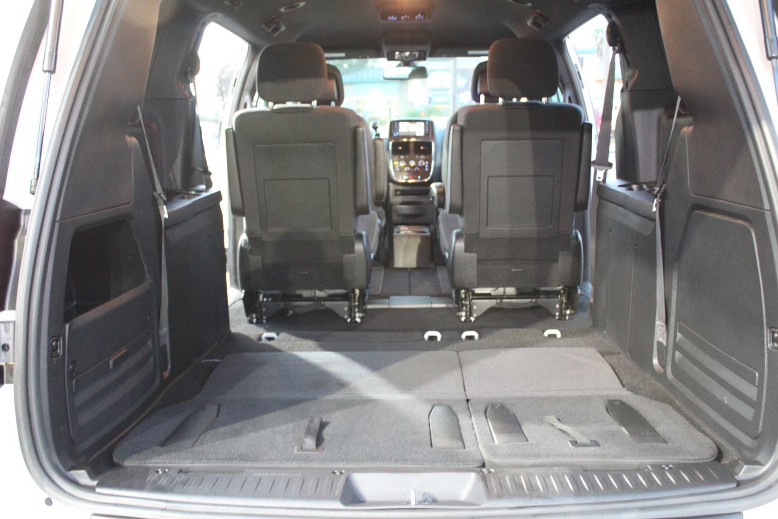 Used 2019 Dodge Grand Caravan SE FWD image 30