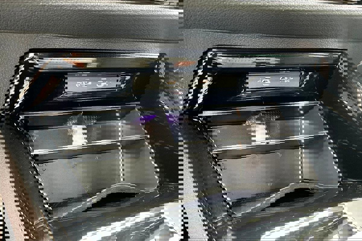 Used 2024 Volkswagen Golf R image 23