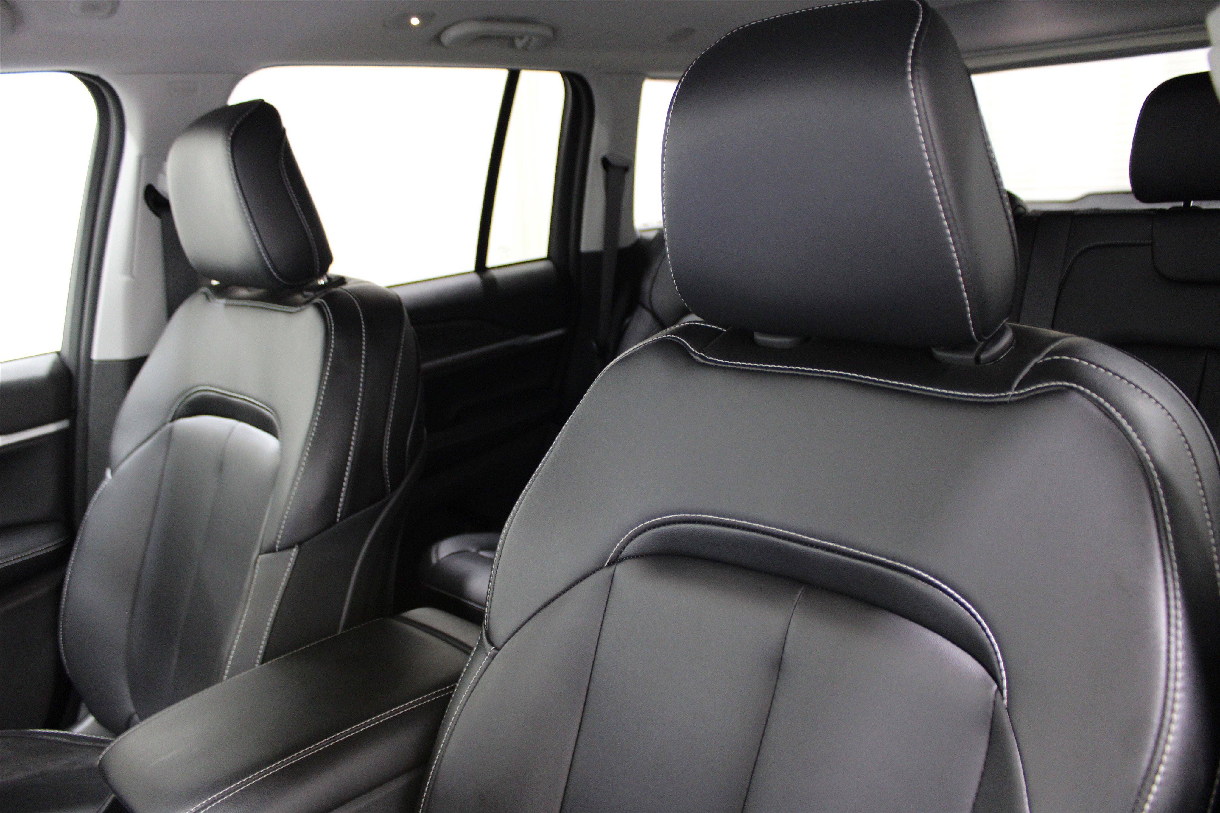 Used 2024 Jeep Grand Cherokee Limited image 5