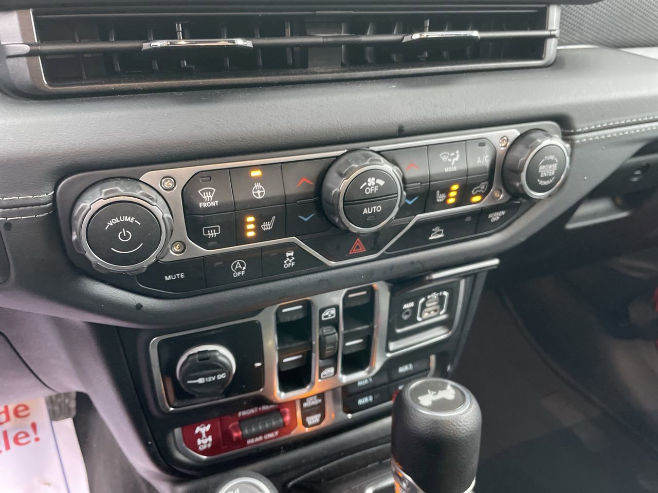 Used 2025 Jeep Wrangler Unlimited Rubicon w/ Convenience Group AWD/4WD image 18