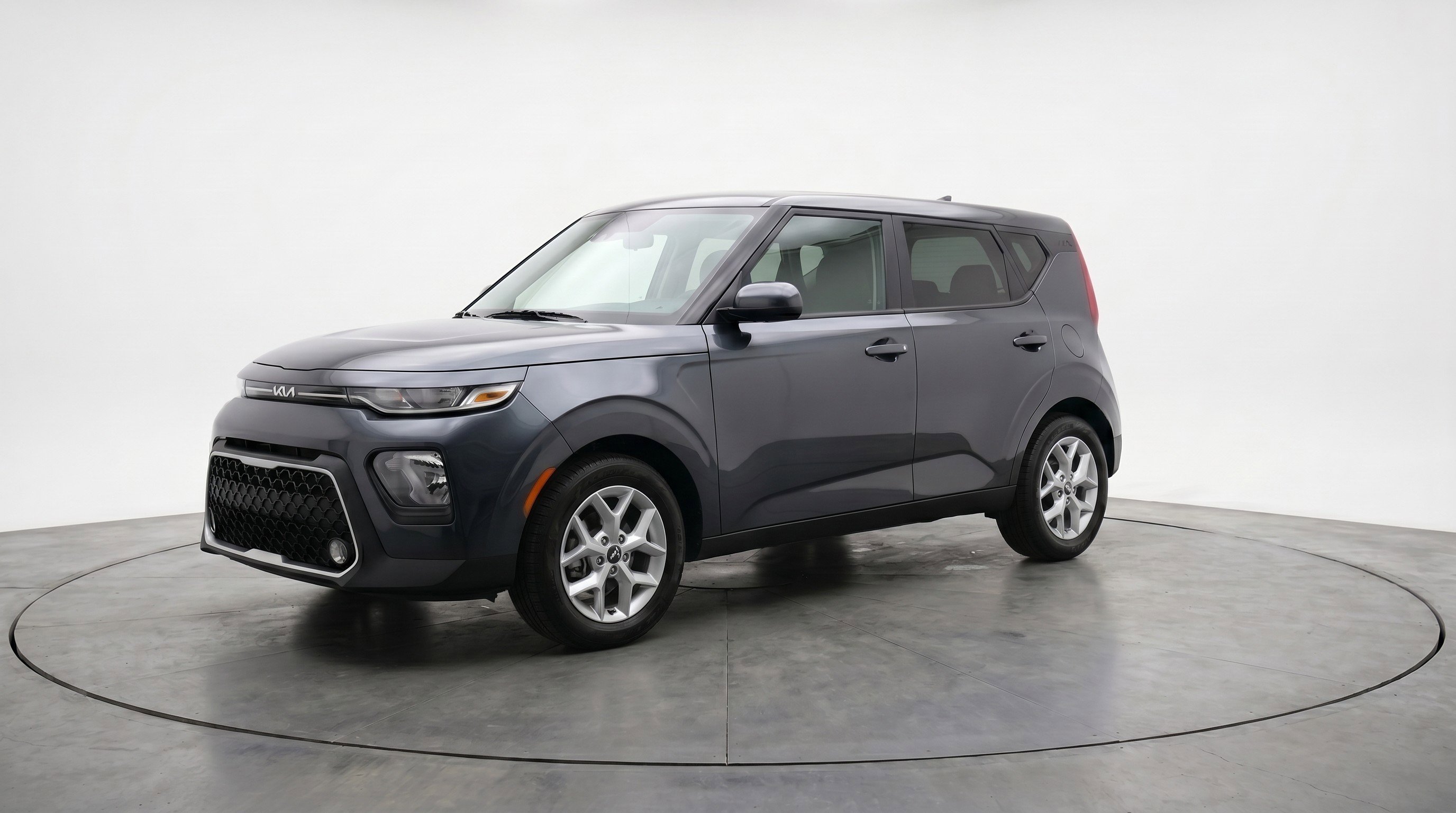 Used 2025 Kia Soul LX w/ LX Technology Package FWD image 3