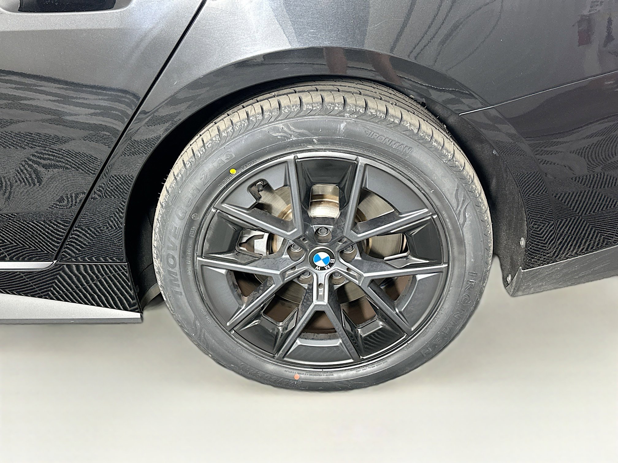Used 2025 BMW i4 eDrive40 image 11
