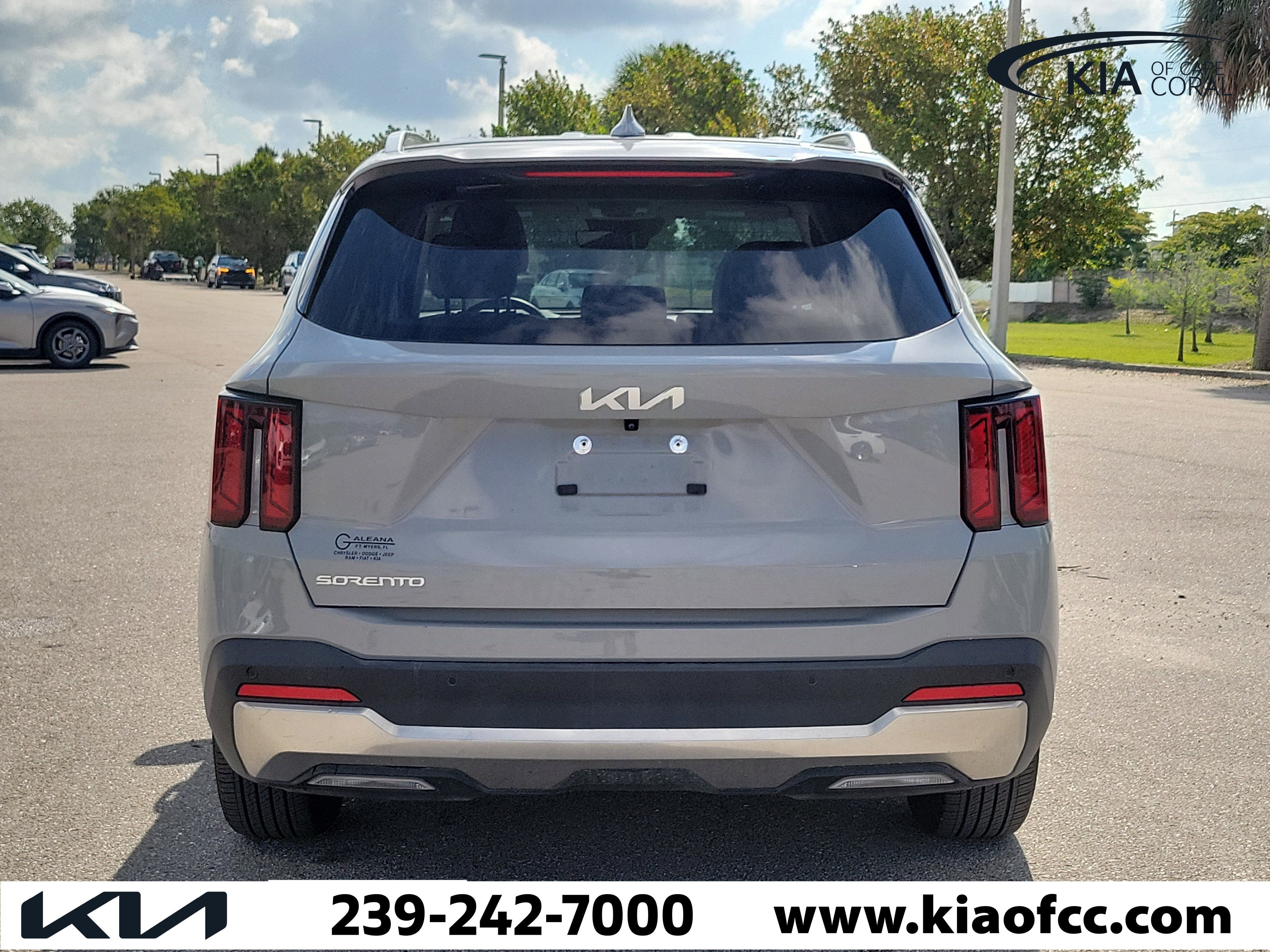 Used 2025 Kia Sorento S FWD image 5