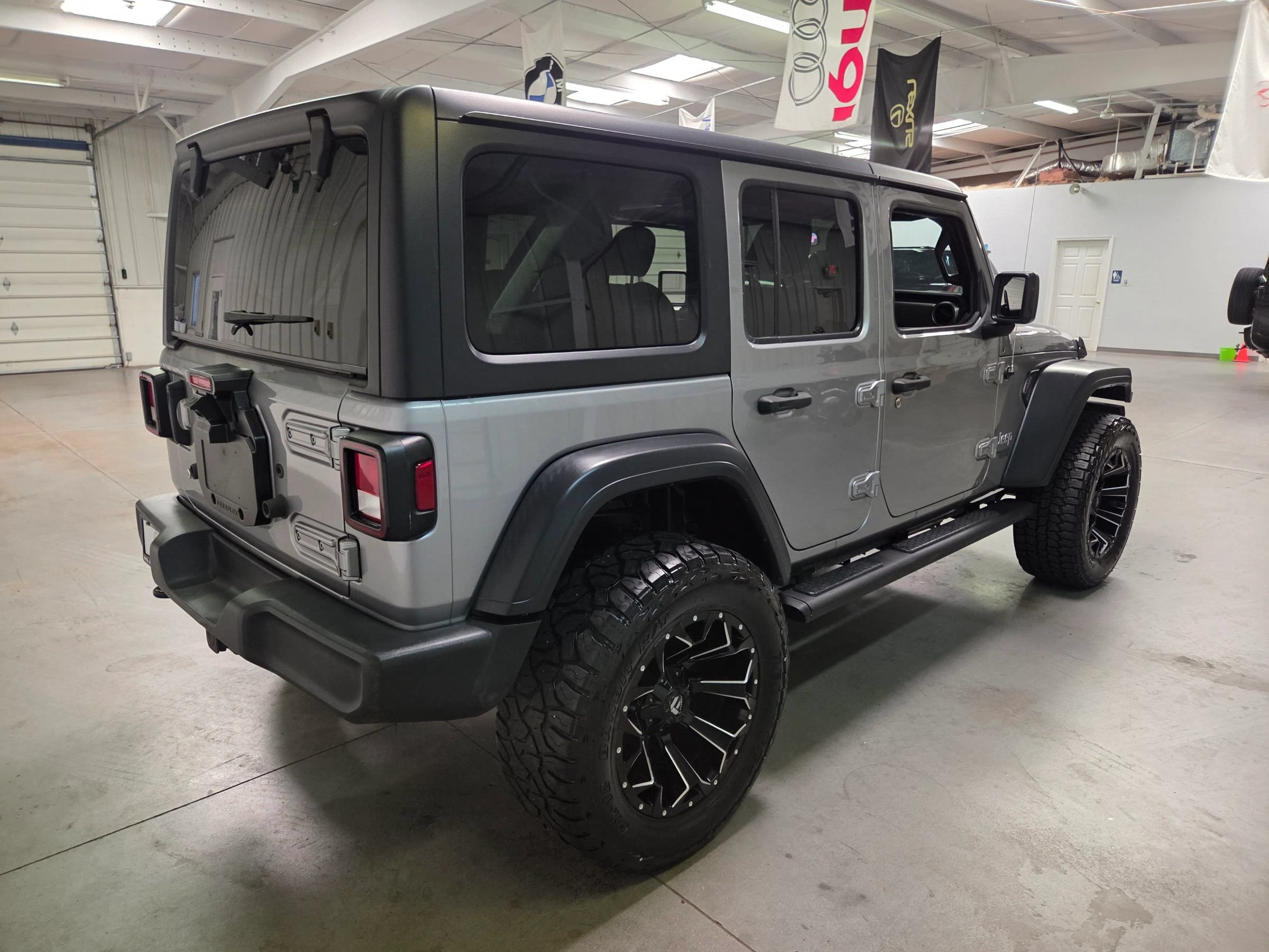 Used 2019 Jeep Wrangler Unlimited Sport S AWD/4WD image 8