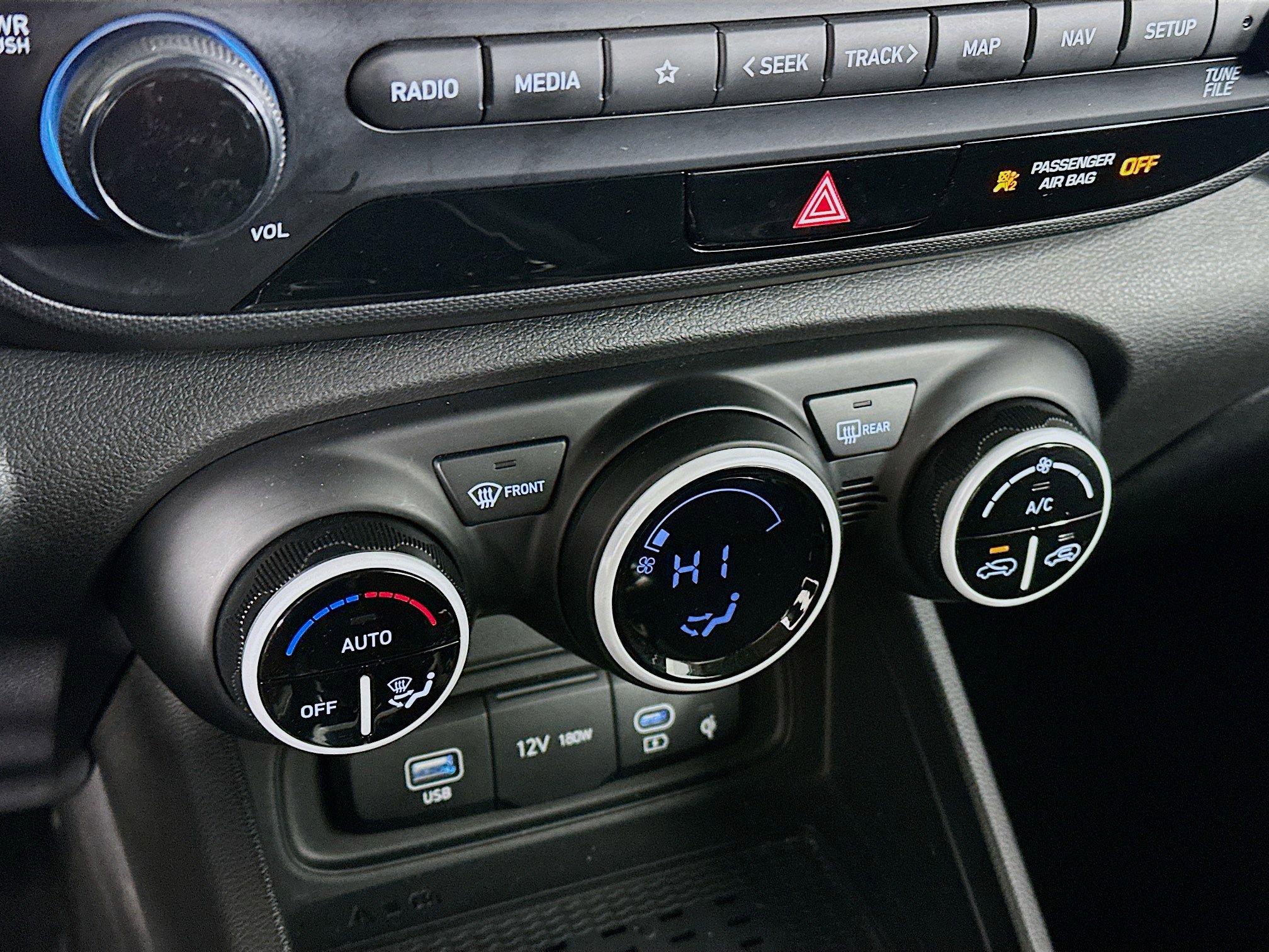 Used 2025 Hyundai Venue Limited image 23