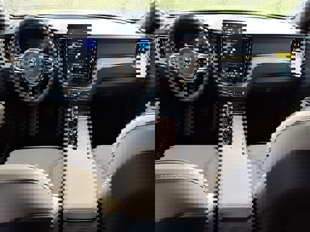 New 2026 Volvo XC60 B5 Plus w/ Protection Package Premier image 8