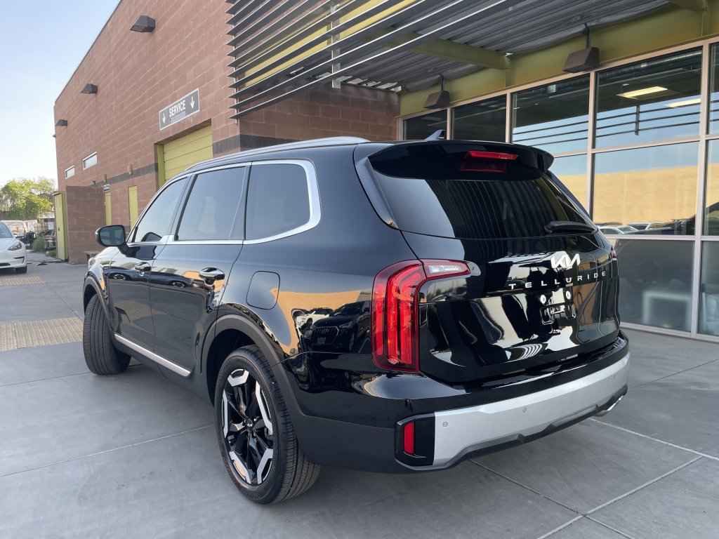 Used 2024 Kia Telluride S w/ S Sunroof Package image 4