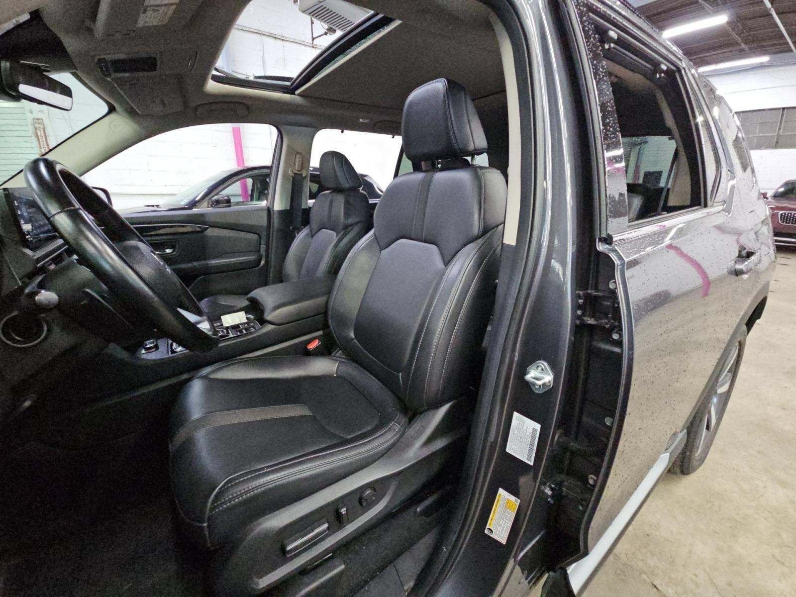 Used 2025 Honda Pilot Touring image 6