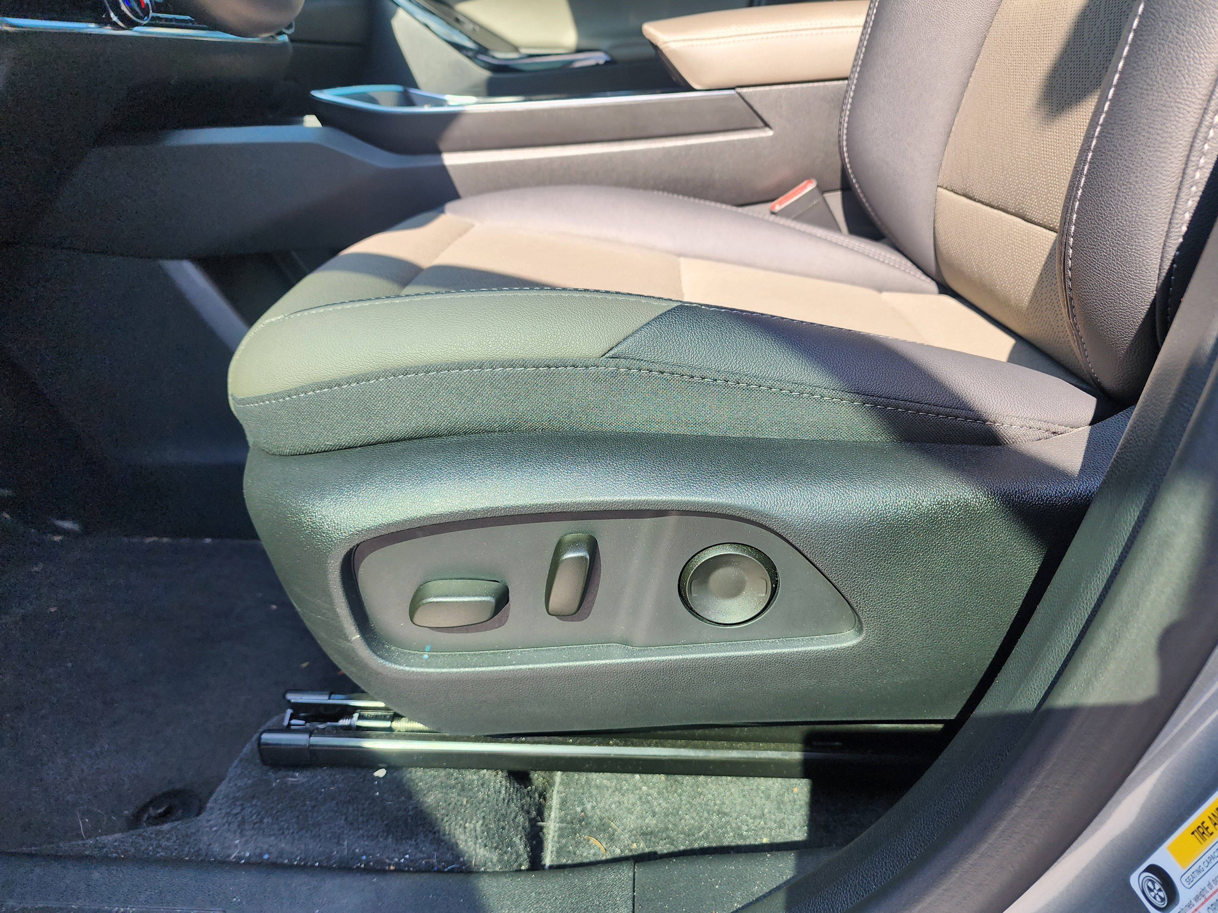 Used 2025 Chevrolet Equinox LT w/ Convenience Package II image 25