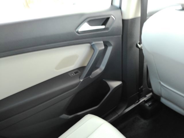 Used 2018 Volkswagen Tiguan SEL image 29