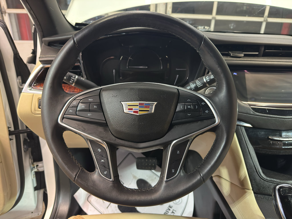 Used 2017 Cadillac XT5 Luxury w/ Driver Awareness Package AWD/4WD image 16