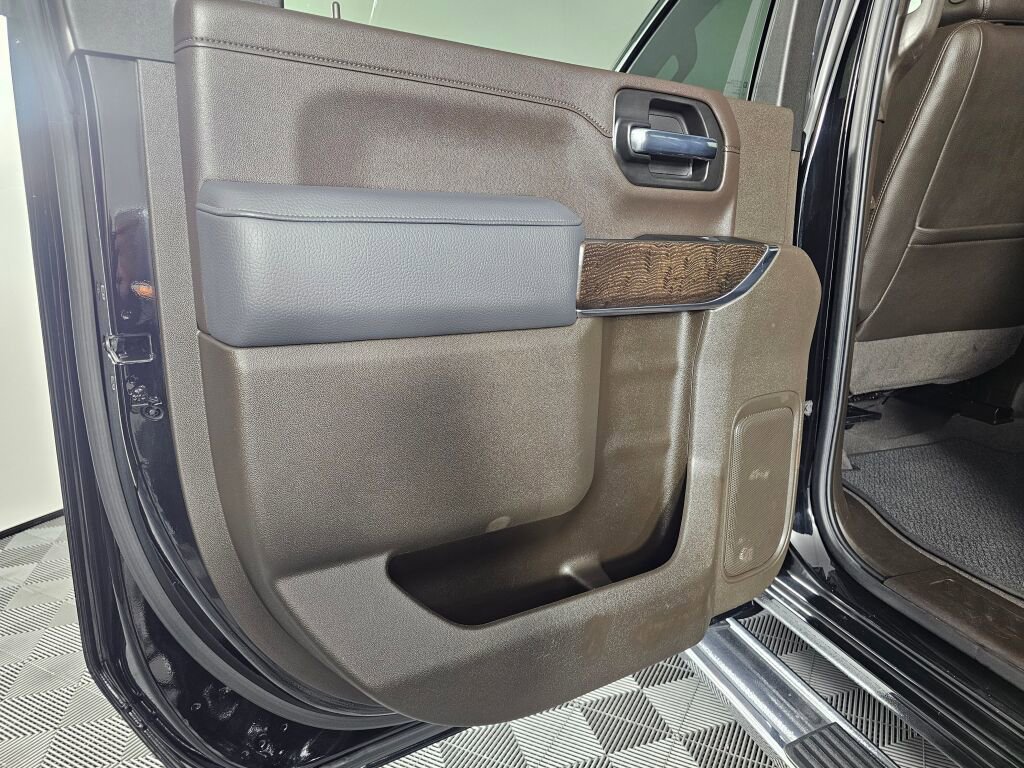 Used 2022 GMC Sierra 3500 Denali w/ Denali Ultimate Package AWD/4WD image 34