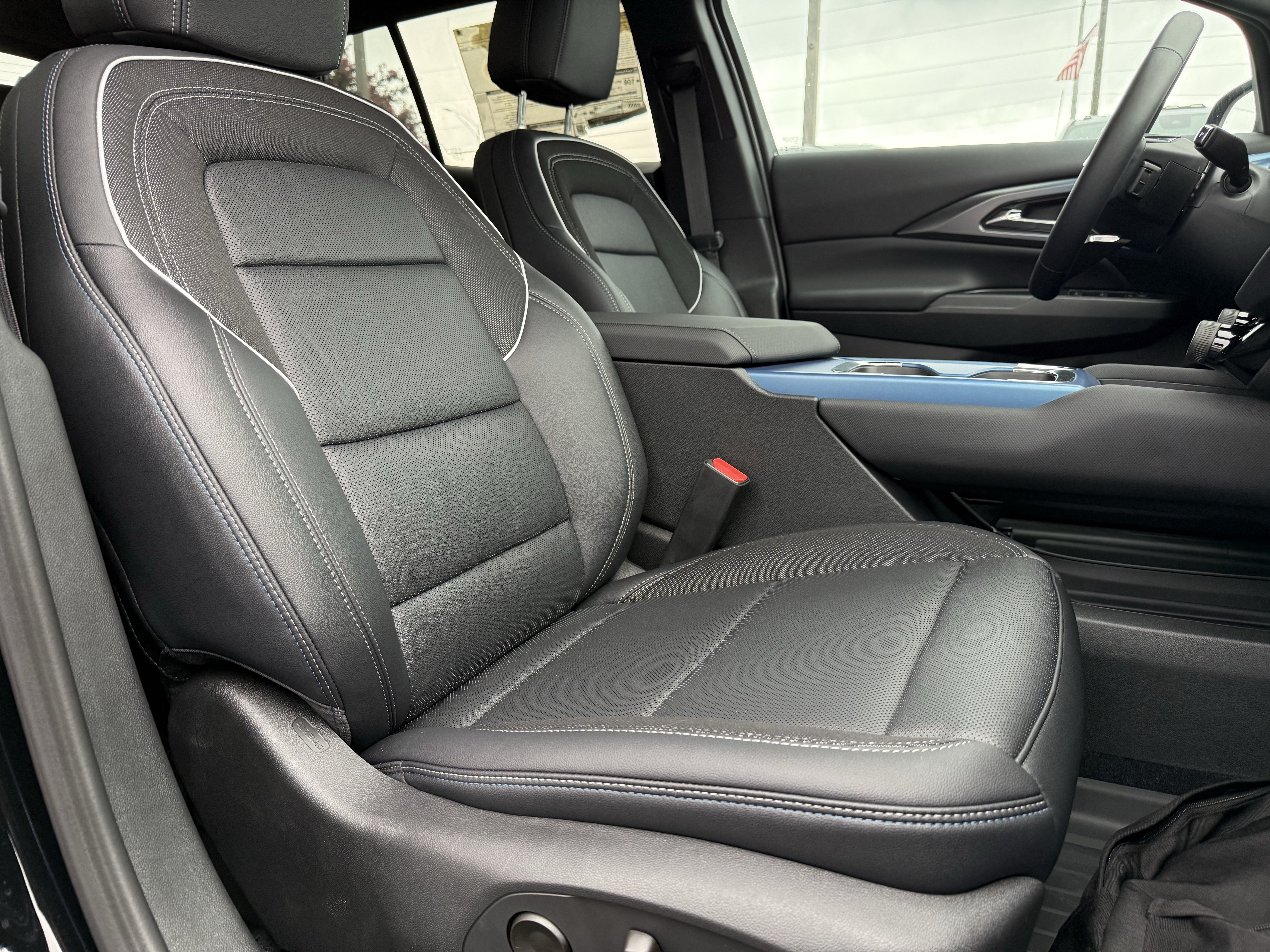 New 2026 Chevrolet Equinox EV LT w/ Convenience Package II FWD image 32