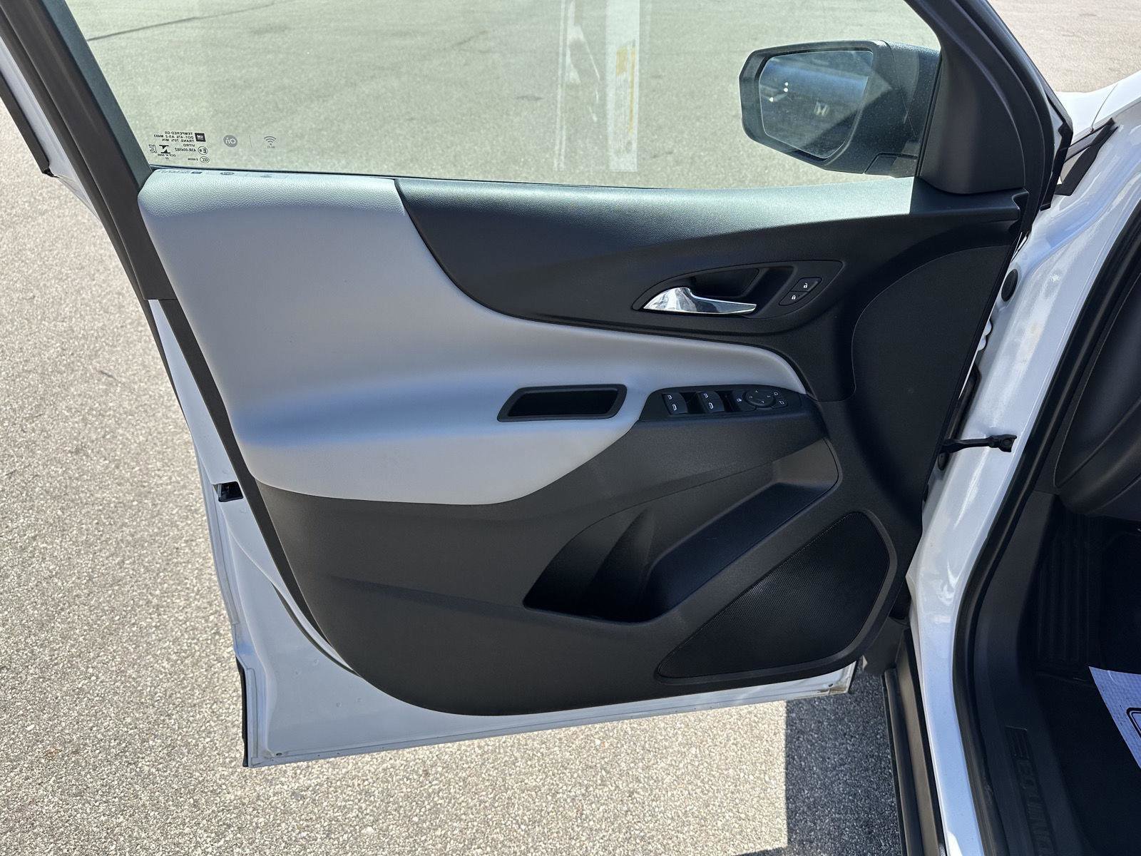 Used 2023 Chevrolet Equinox LS w/ LS Convenience Package FWD image 16