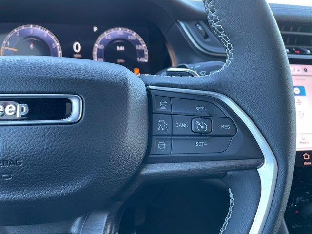 Used 2024 Jeep Grand Cherokee Limited w/ Black Appearance Package image 17