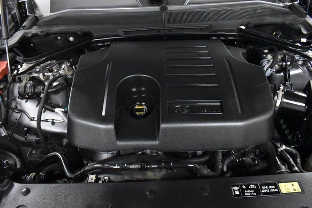 Used 2024 Land Rover Defender 90 X-Dynamic SE image 10