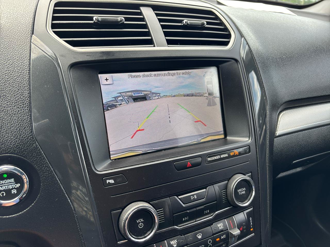 Used 2019 Ford Explorer XLT w/ Equipment Group 202A AWD/4WD image 16