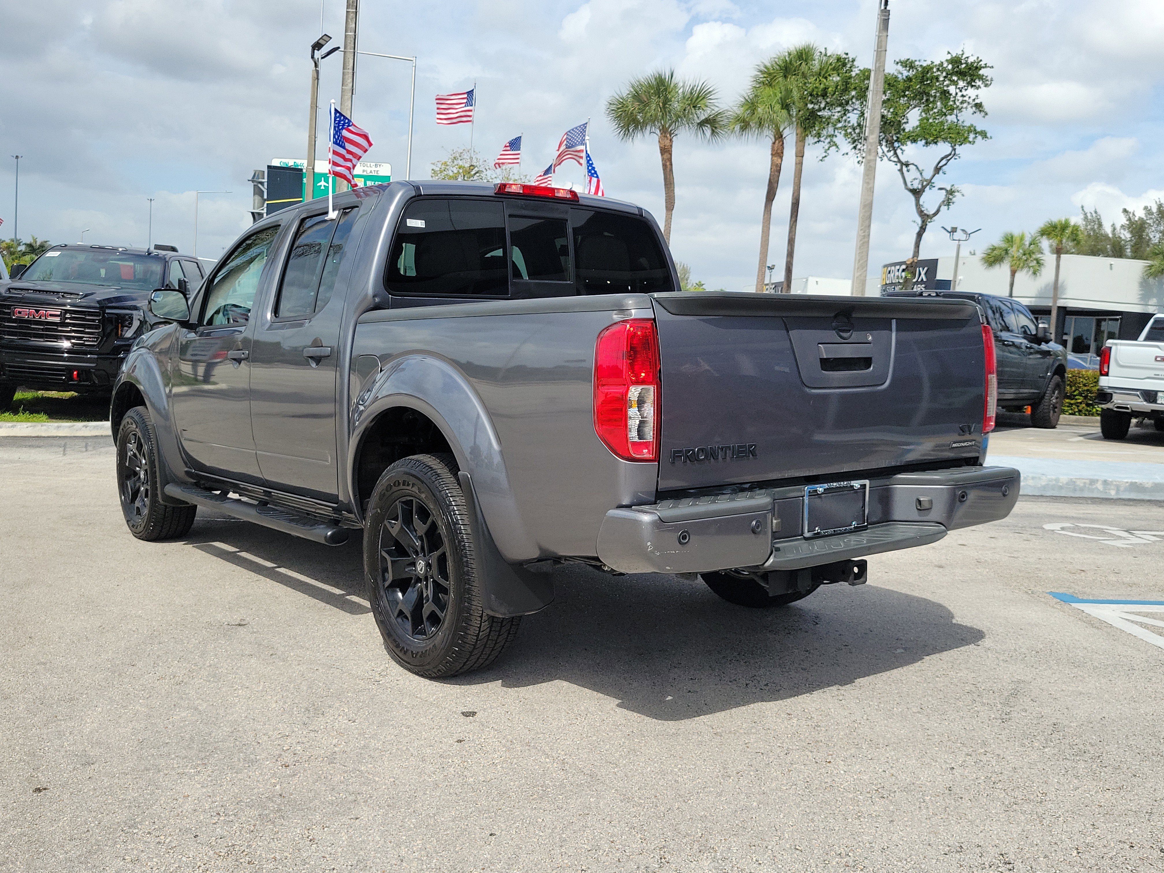 Used 2020 Nissan Frontier SV w/ Midnight Edition Floor Mats RWD image 7