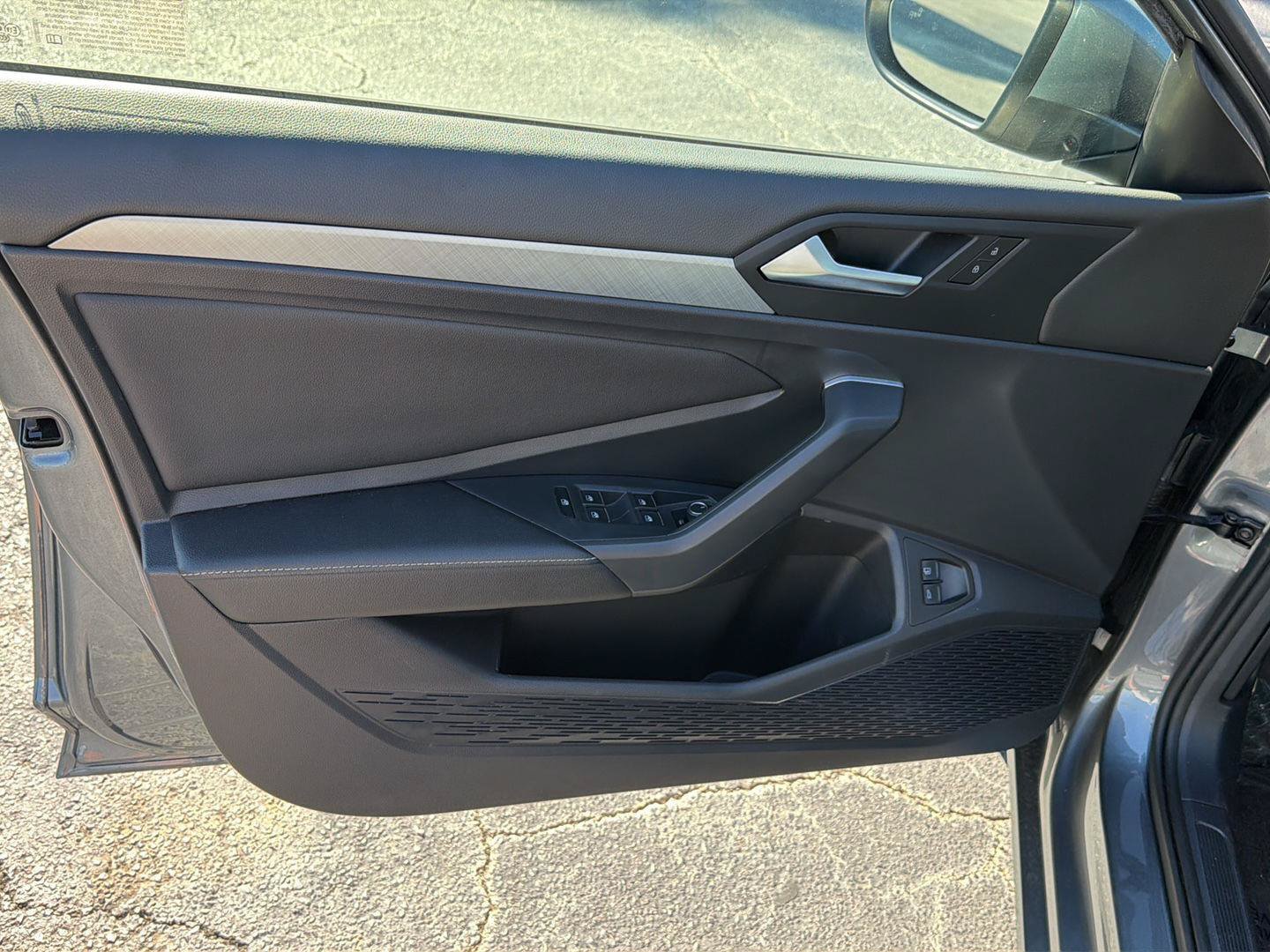 Used 2022 Volkswagen Jetta SE FWD image 16