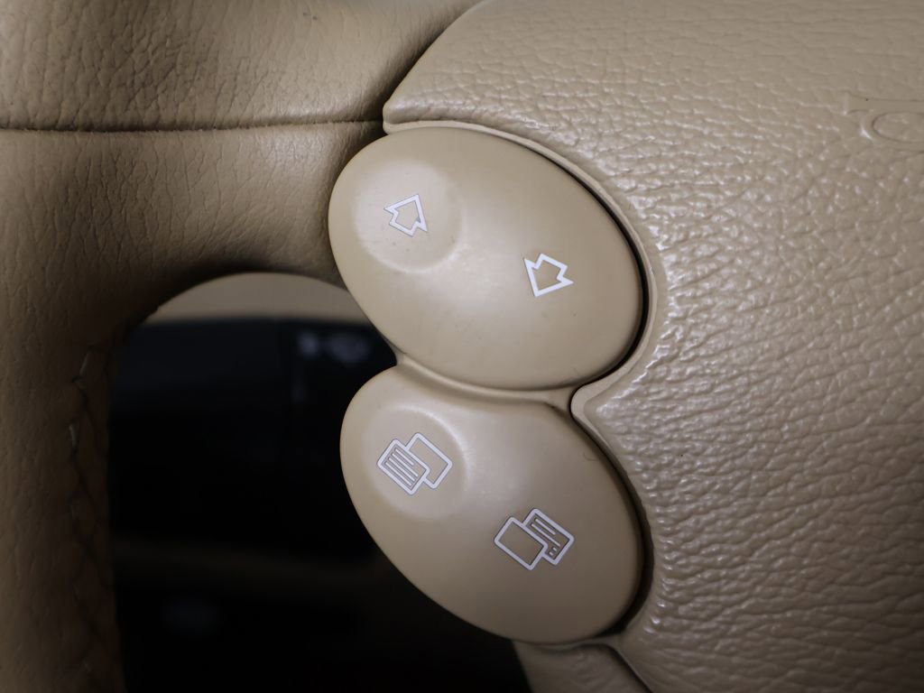 Used 2007 Mercedes-Benz CLS 550 image 37
