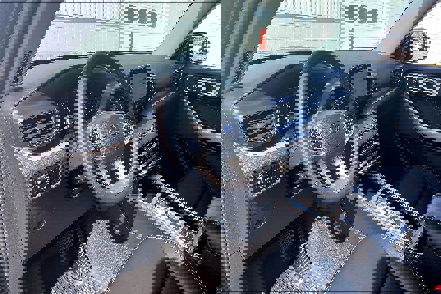 Used 2024 Ford Explorer XLT w/ Equipment Group 202A image 18