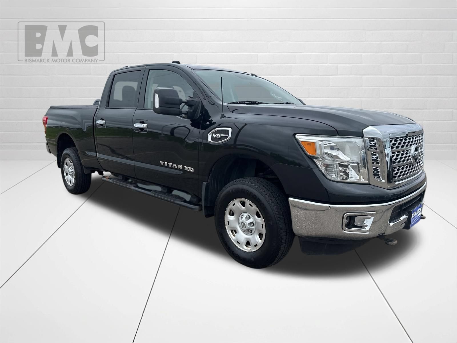 Used 2017 Nissan Titan SV AWD/4WD image 2