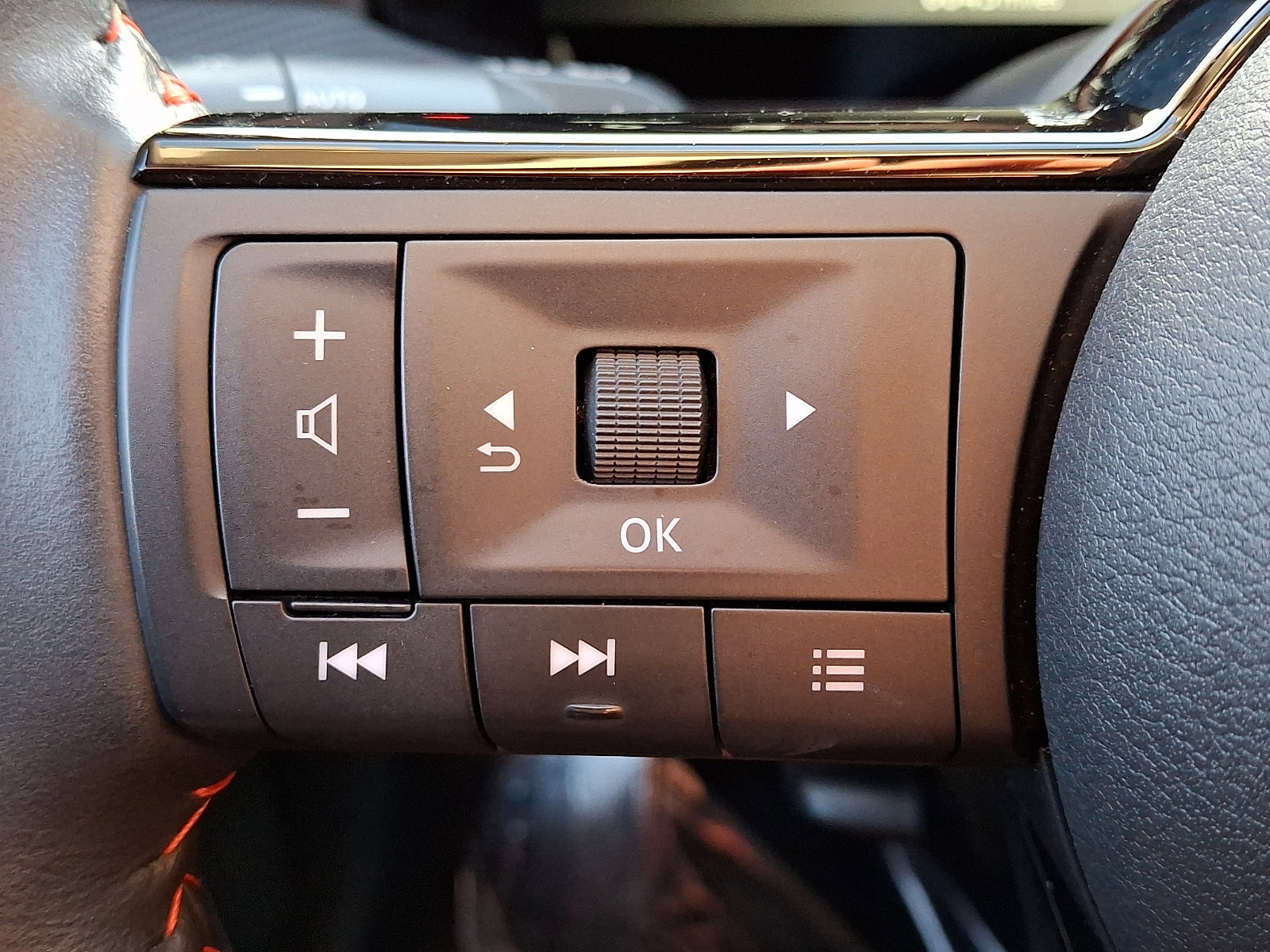 Certified 2025 Nissan Kicks SR image 22