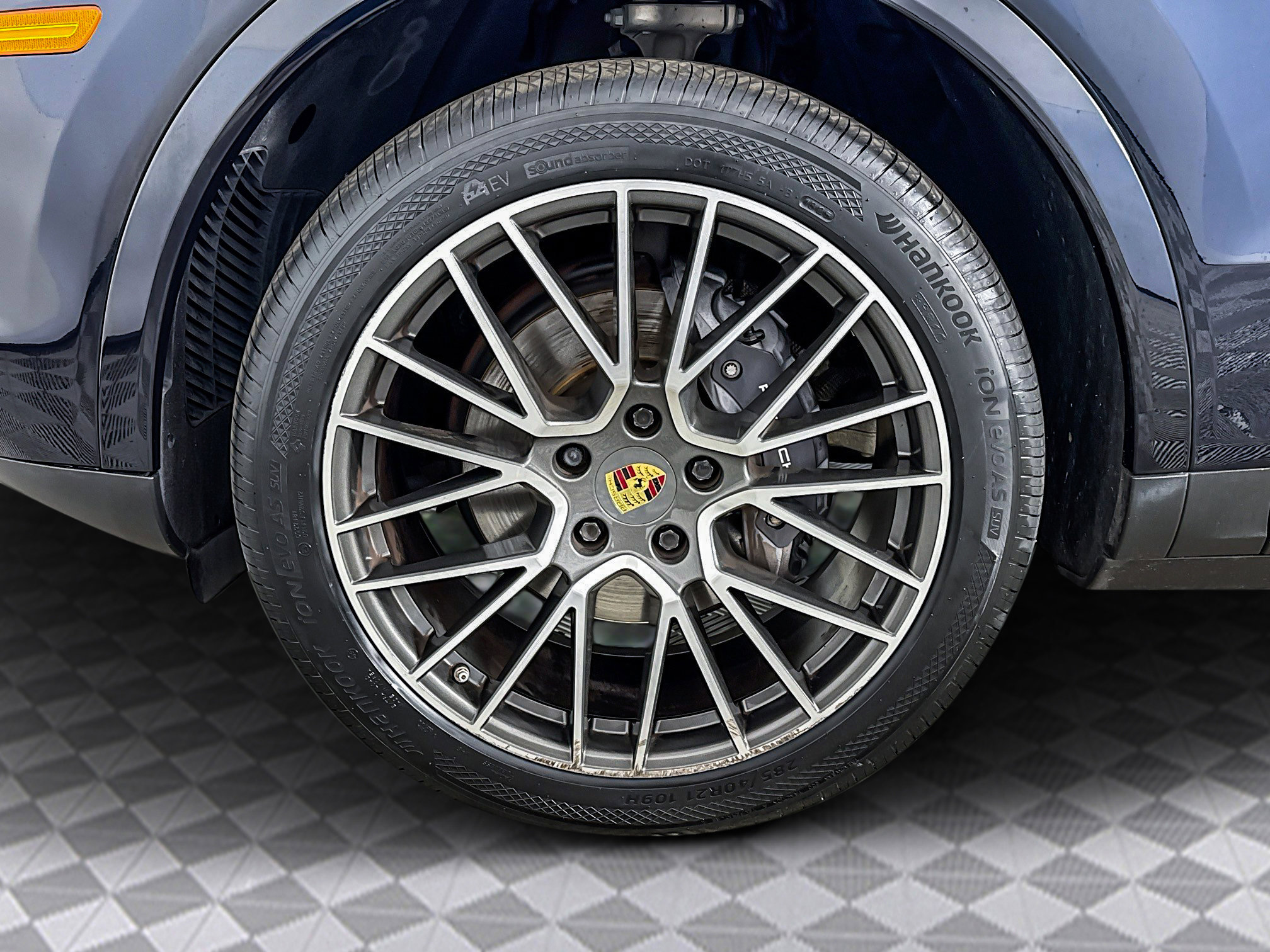 Used 2020 Porsche Cayenne image 30