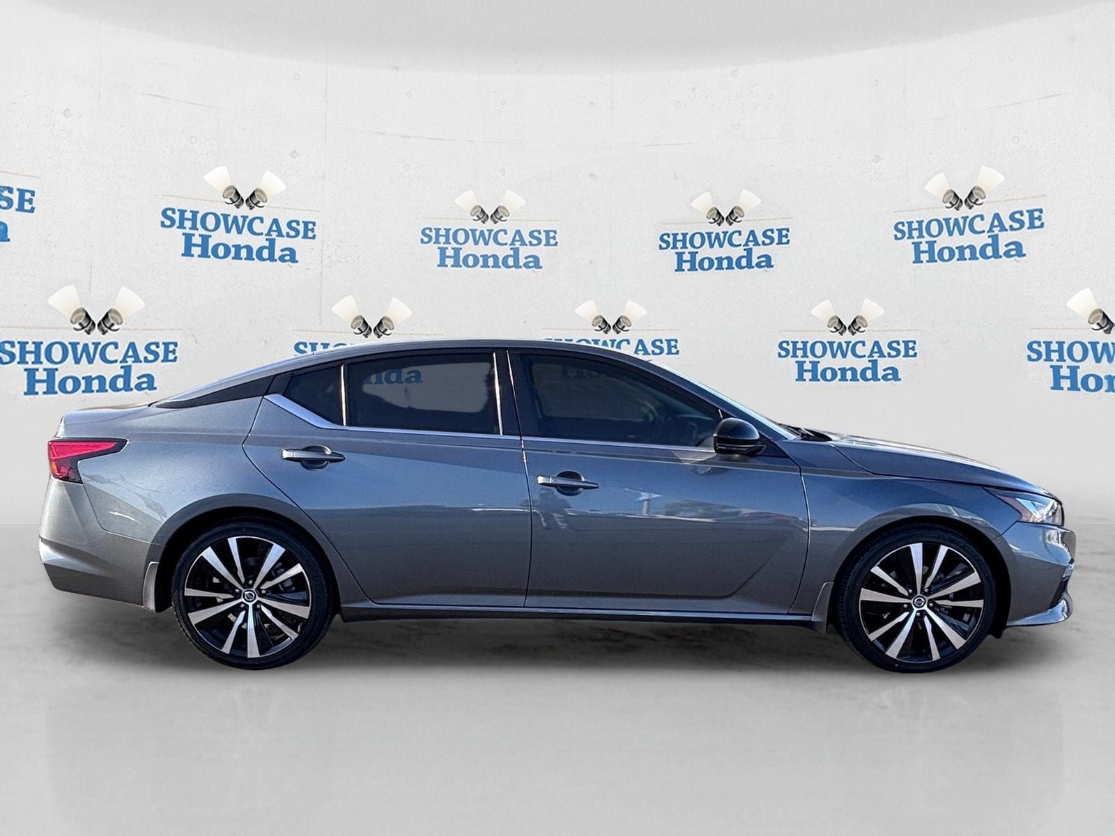 Used 2020 Nissan Altima 2.5 SR w/ Premium Package FWD image 9