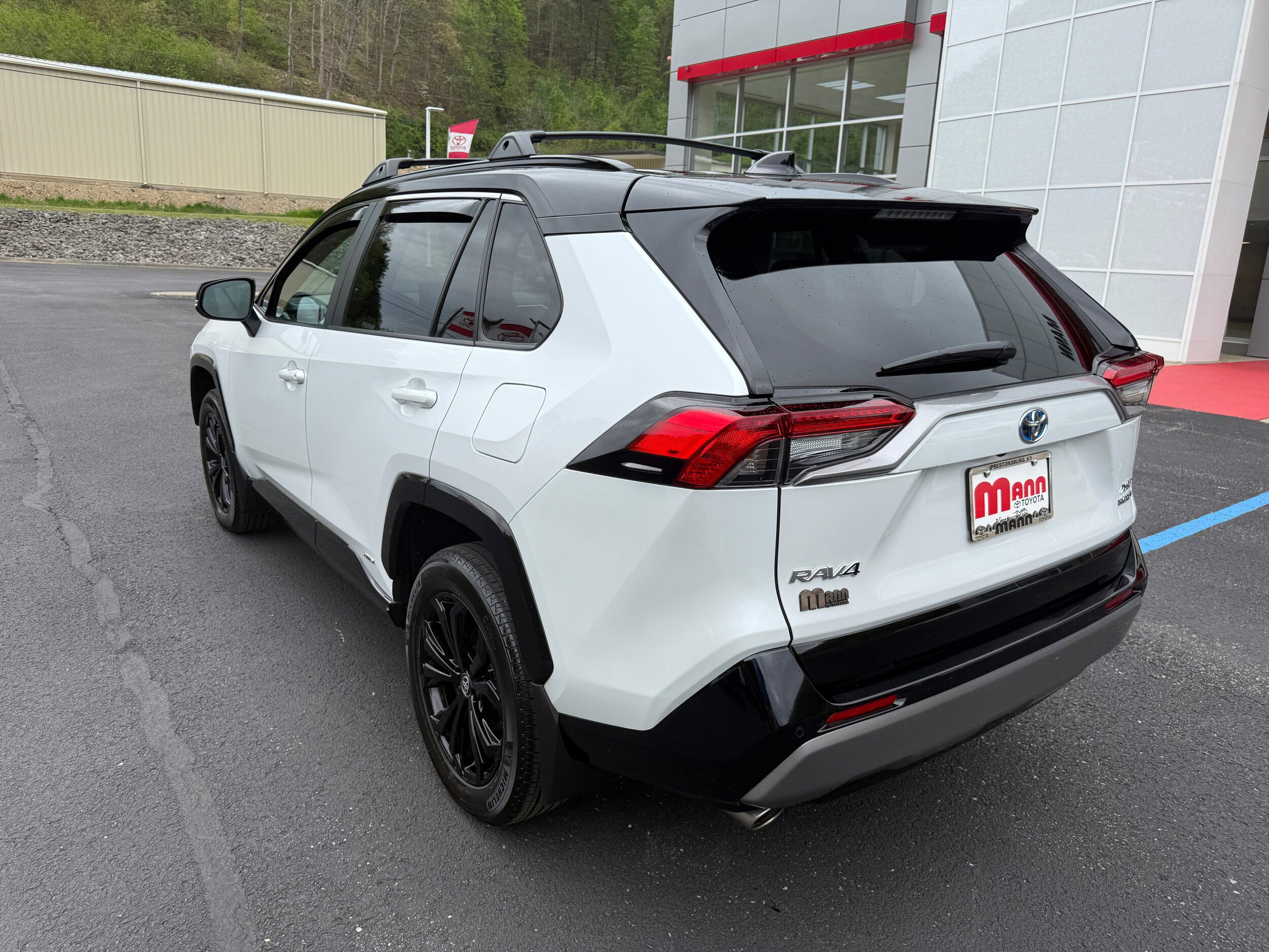 Used 2024 Toyota RAV4 XSE w/ Advanced Technology Package image 9