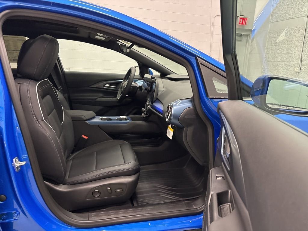 New 2026 Chevrolet Equinox EV LT w/ Convenience Package II AWD/4WD image 32