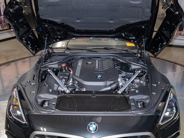 Certified 2025 BMW Z4 M40i RWD image 7