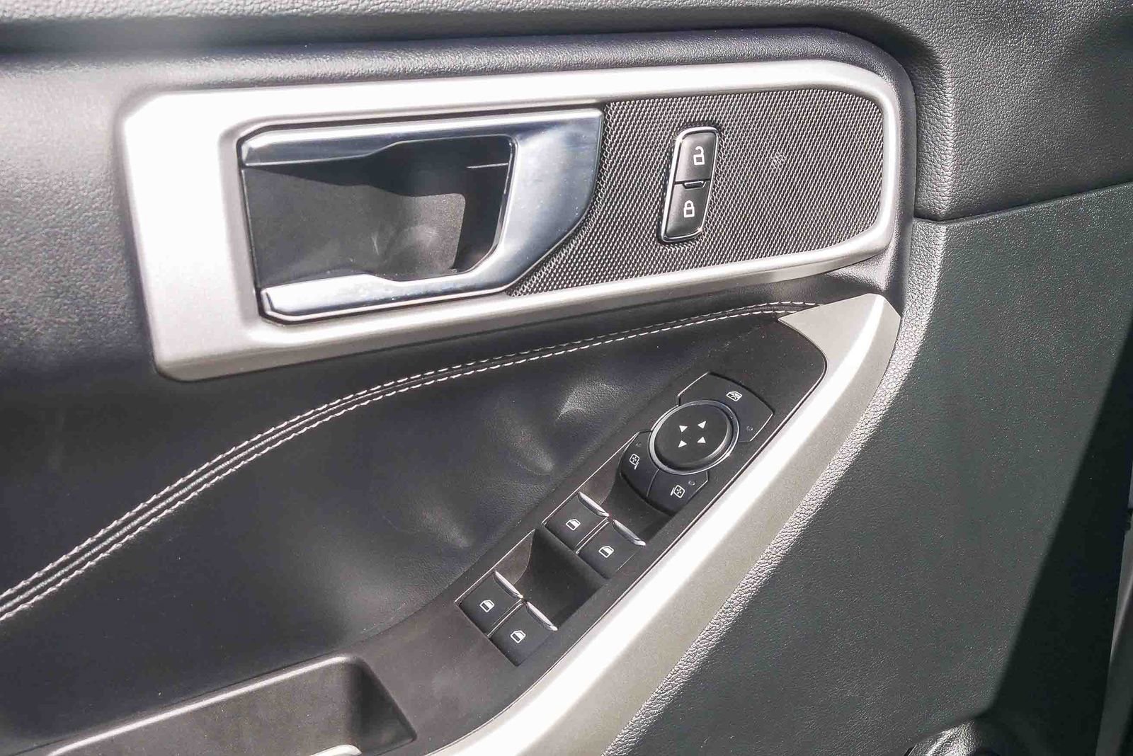 Used 2021 Ford Explorer XLT w/ Equipment Group 202A RWD image 20