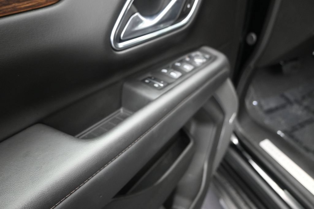 Used 2024 Chevrolet Suburban High Country AWD/4WD image 10